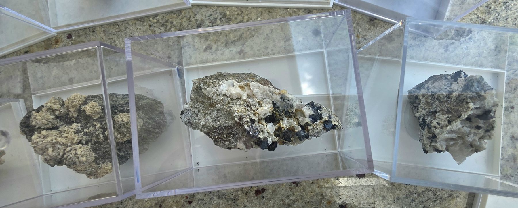 Minéraux & Lithothérapie: Mineralien Binntal 15 Stück Magnetit Ilmenit Rutil Hämatit – D'occasion à Glis par nbu_65ys 9