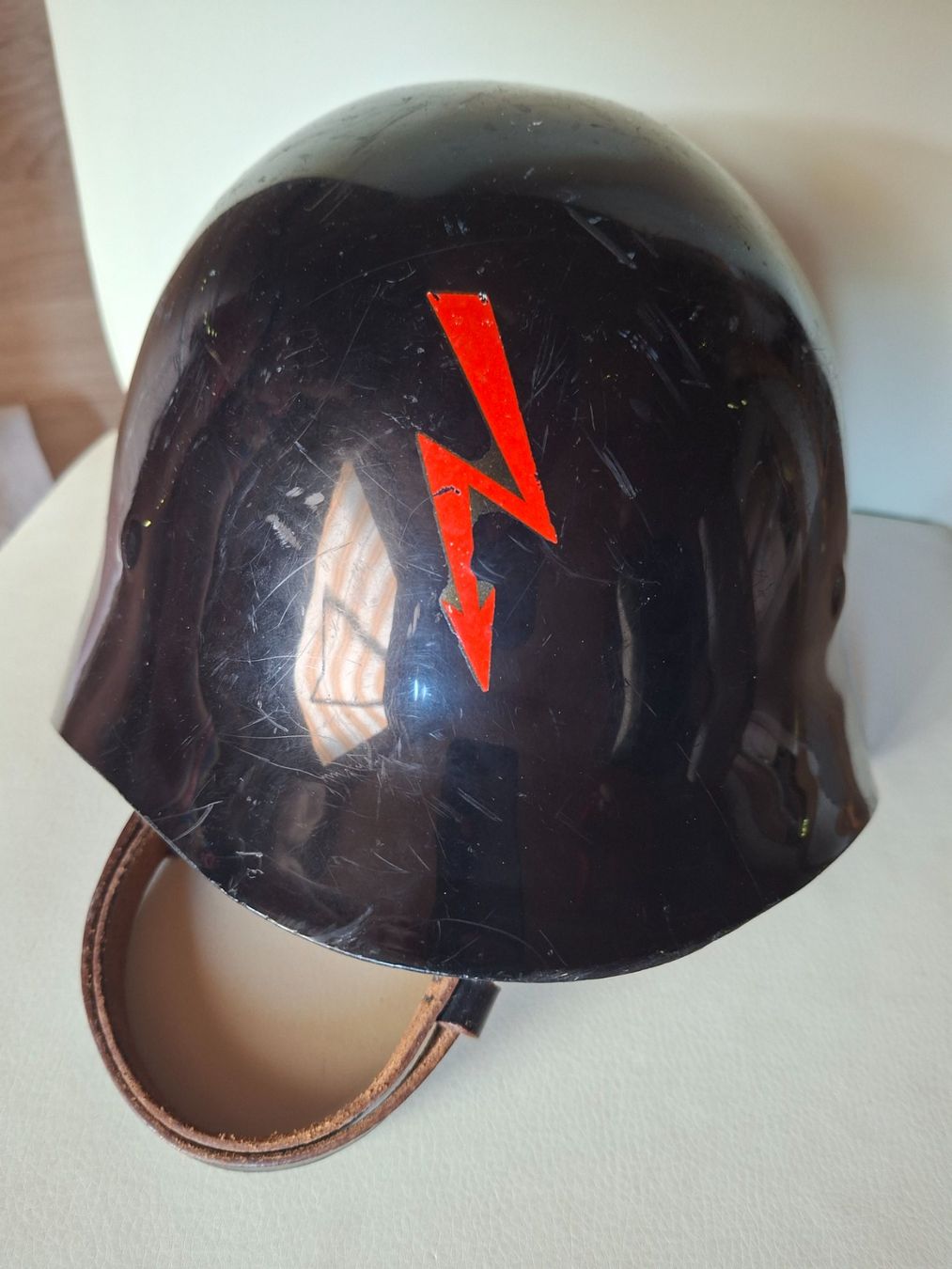 Schweizer Armee Uniformi & Effetti personali: Armee Militär Elektriker Kunststoff Helm – Usato da Schwanden Sigrisw venduto da cadieux71