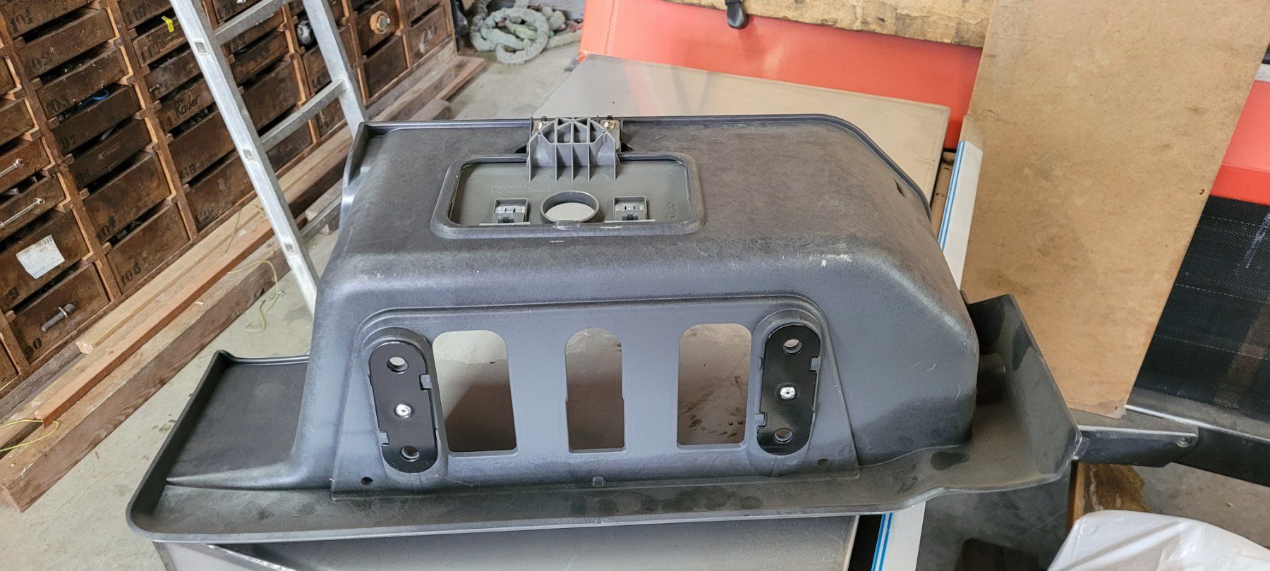 Mercedes-Benz Toutes les pièces détachées: Einstiegkasten Mercedes – Neuf (Voir description) à Kerns par avr75 1