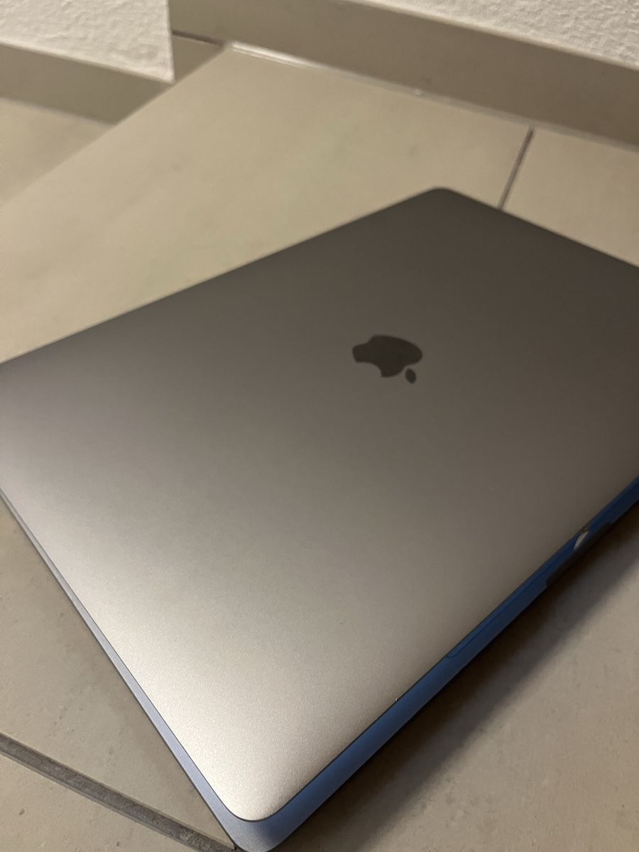 Apple Notebook: MacBook Pro 15“, 2019 – Usato da Schaffhausen venduto da juf_98r9 1
