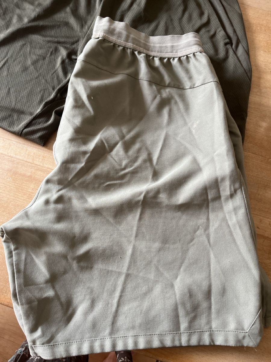 Nike Lotti di vestiti: 2 nike sporthosen L – Usato da Aesch BL venduto da shuja01 1