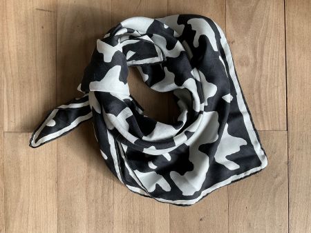 Schwarzes Seidentuch von Kreier, neuwertig, Top Zustand
