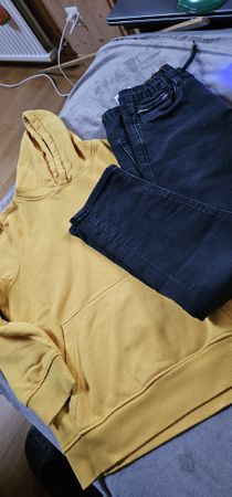 C&A Set: Hoodie Senfgelb, Jeans Schwarz, Gr. 140 Top!