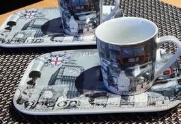 2 London Tassen mit passenden Tabletts, neu.