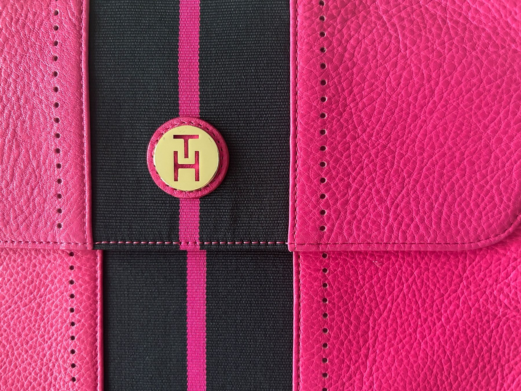 Covers & Borse: Tommy Hilfiger Tablet Case – Usato da Biel/Bienne venduto da zit_v5yc 1