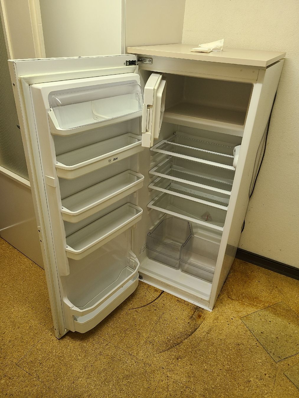 V-Zug Kühlschrank: Kühlschrank V-Zug mit Gefrierfach – Gebraucht aus Ganterschwil von Sevi1986 1