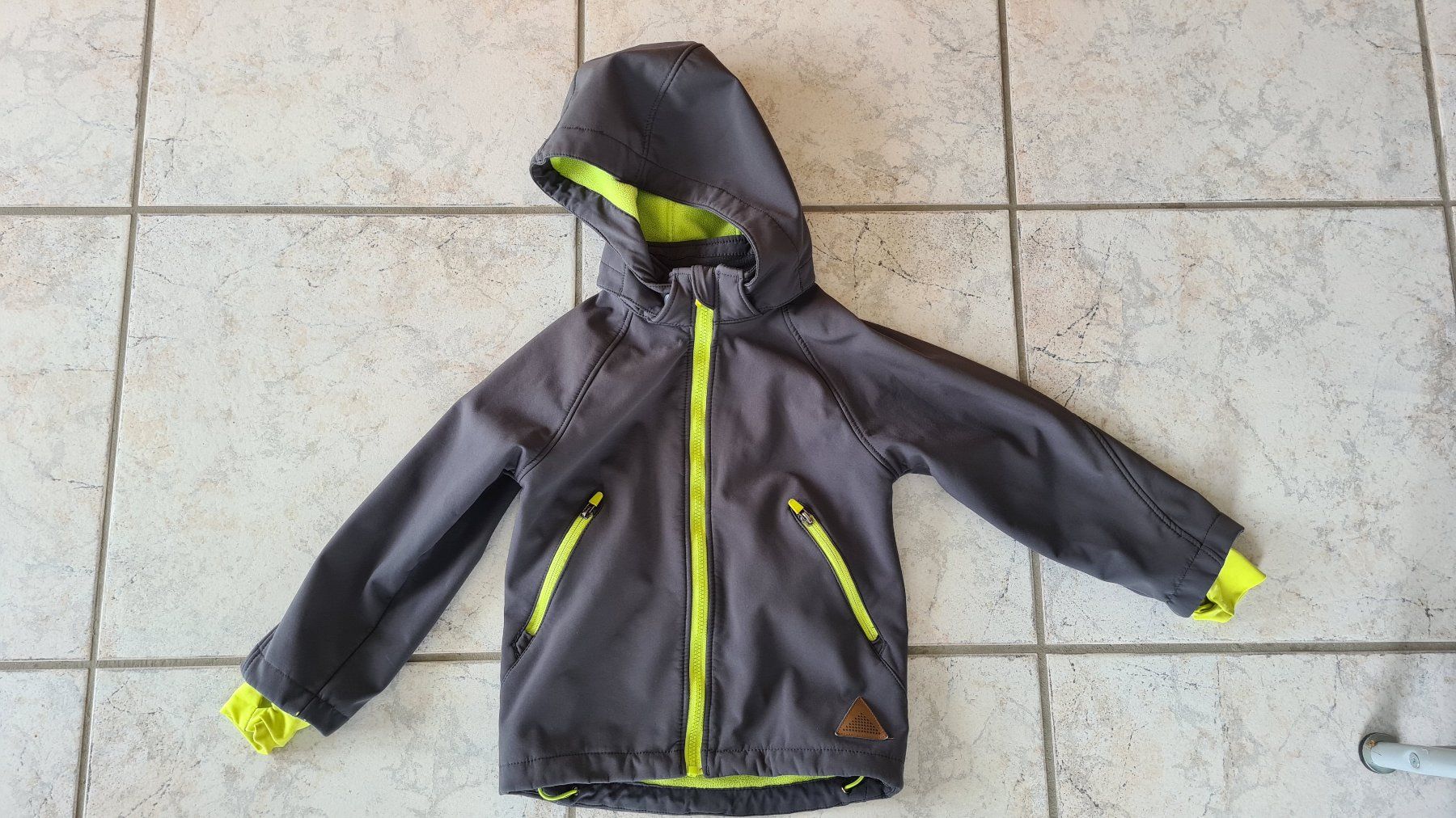 H&M Giacche & Cappotti: Softshelljacke 116 – Usato da Obergösgen venduto da schesom