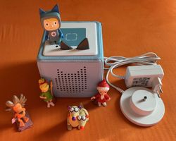 Toniebox inkl. Ladestation und 4 Tonies + 1 Kreativtonie