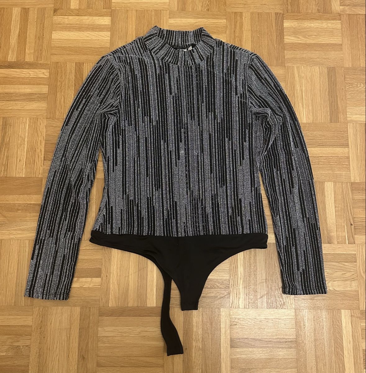 Top: YAS Bodysuit schwarz/silber Gr. L – Usato da Zürich venduto da alex124