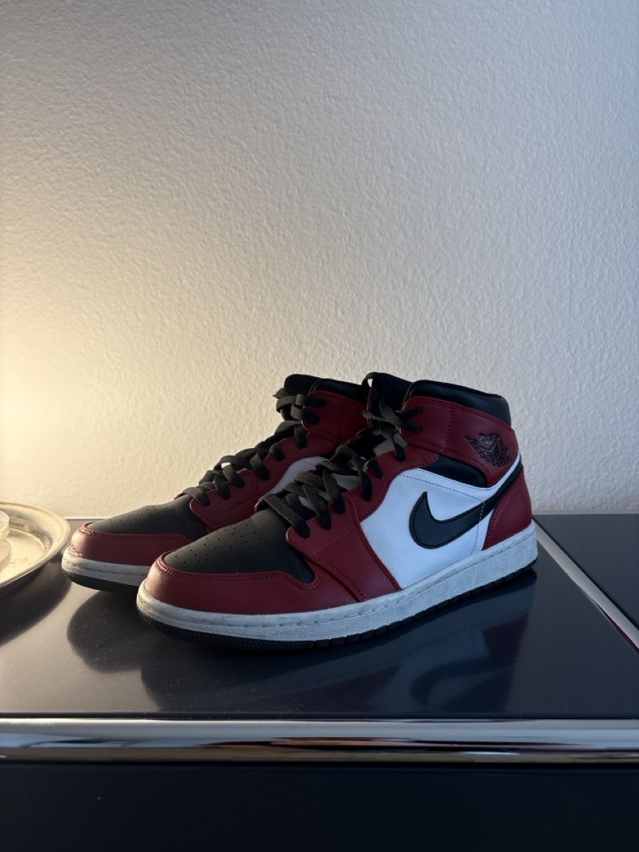 Jordan Scarpe da uomo: Air Jordan 1 Mid Chicago Toe – Usato da Zürich venduto da ann_6lr6