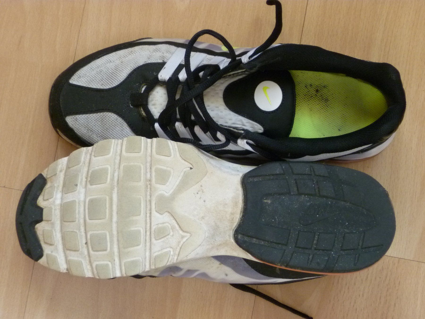 Nike Scarpe da uomo: NIKE SPORT SCHUHE GR. 45 – Usato da Safenwil venduto da universum78 1