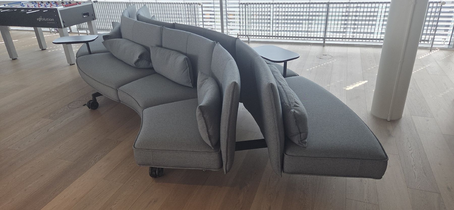 Vitra Divani: Vitra Soft Work mit 8 Modulen in Plano Nero/ Cremeweiss – Nuovo (secondo la descrizione) da Winterthur venduto da flurinstucki 1