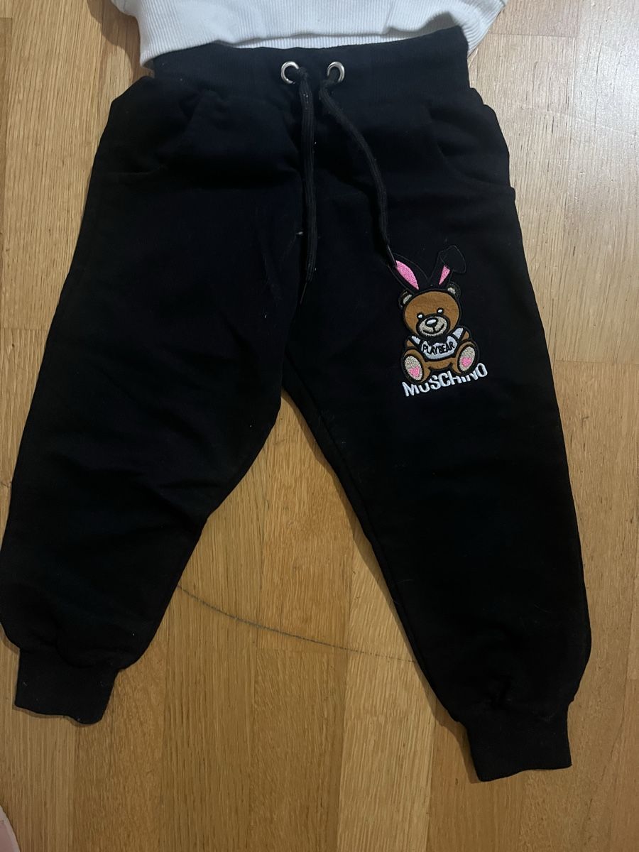 Lotti & Set di vestiti: Moschino Kinder Set Gr. 98-104, Trainer – Usato da Zürich venduto da Rusdi 2