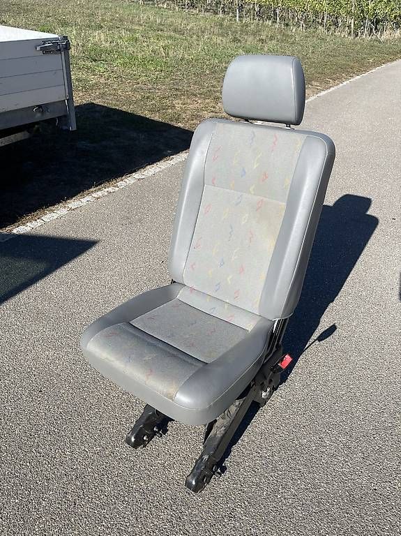 Toutes les pièces auto: VW T5 Sitz – D'occasion à Berg am Irchel par Hookah96