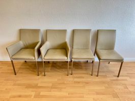 4 elegante Lederstühle – 2 mit Armlehnen