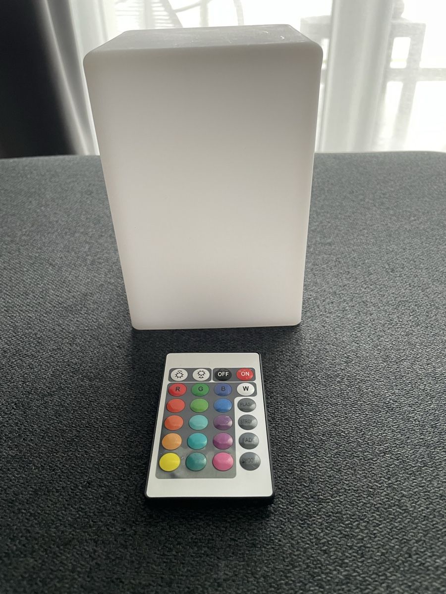 Lampade: Tischleuchte LED 1W Square 20 – Usato da Ipsach venduto da takacseni 2