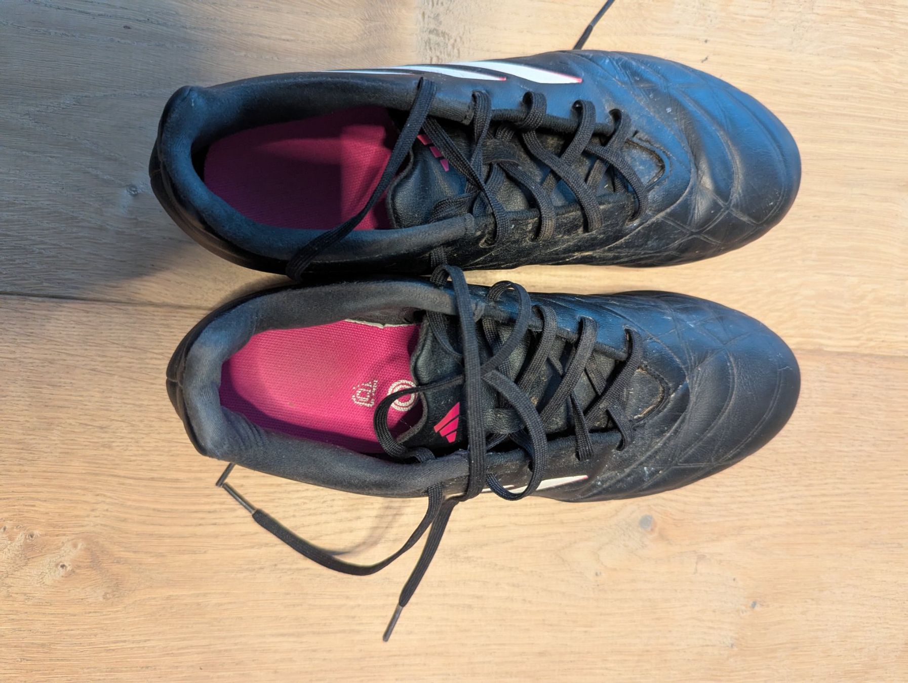 Adidas Scarpe per ragazze: Fussballschuhe Mädchen 41 – Usato da Root venduto da Pfroeschli