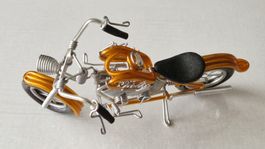 Draht-Harley-Davidson Töff – Motorrad mit orangem Tank etc.