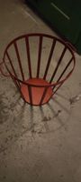 Metallkorb rot rund mit Griffen