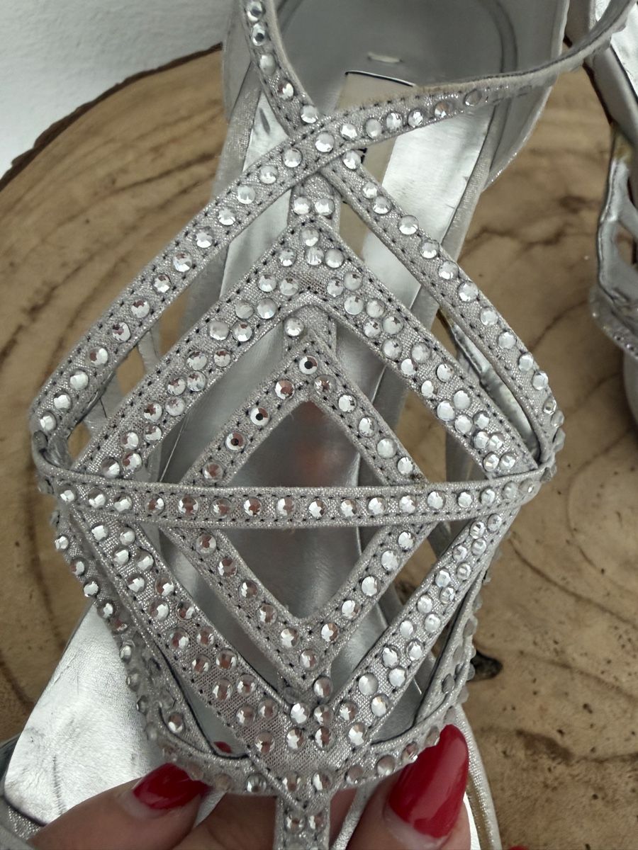 Guess Damenschuhe: GUESS Strass High Heels Silber Gr. 37 – Gebraucht aus Hägglingen von Raff_Ella 5