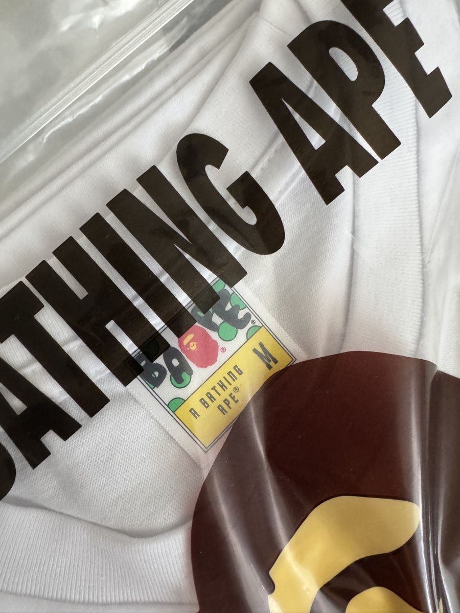 Bape T-shirt: T-shirt BAPE – Nuovo e nell'imballaggio originale da Tolochenaz venduto da EltonB 2