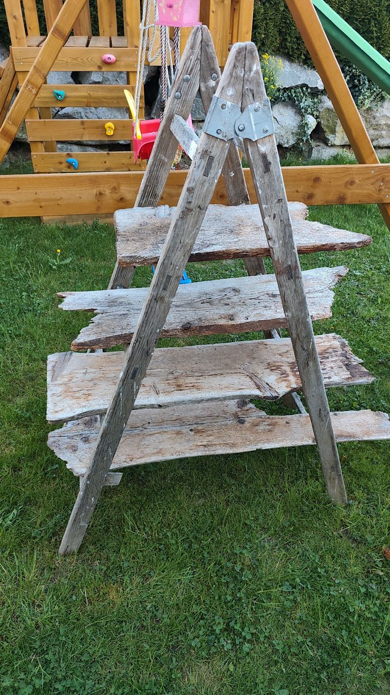 Alle Dekorationen: Alte Holzleiter als Regal, Deko oder Ablage - Upcycling! – Gebraucht aus Uffikon von jaesi89
