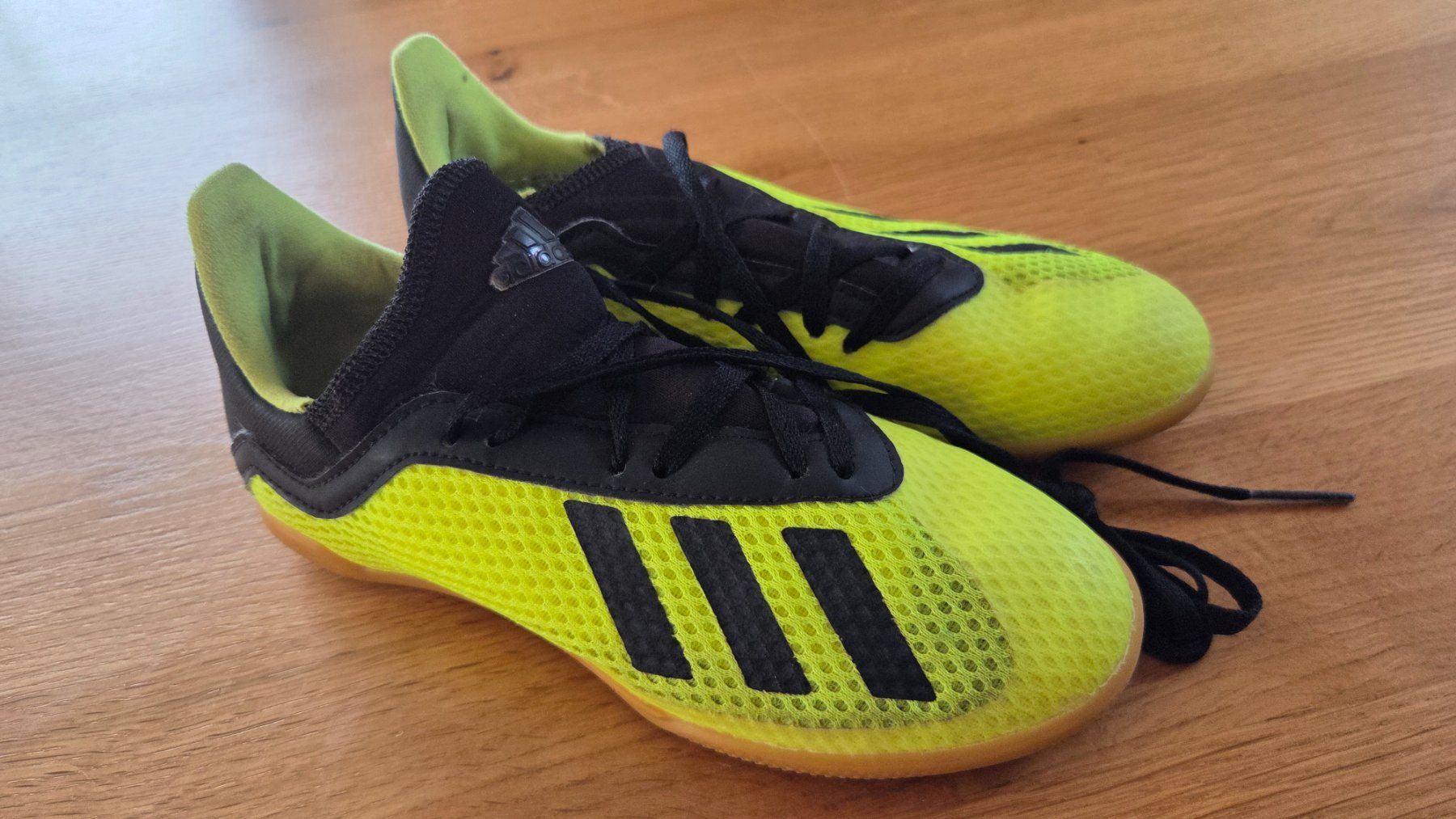 Adidas Scarpe per ragazzi: Adidas Hallenschuhe Gr.33 – Usato da Roggliswil venduto da Crosser17
