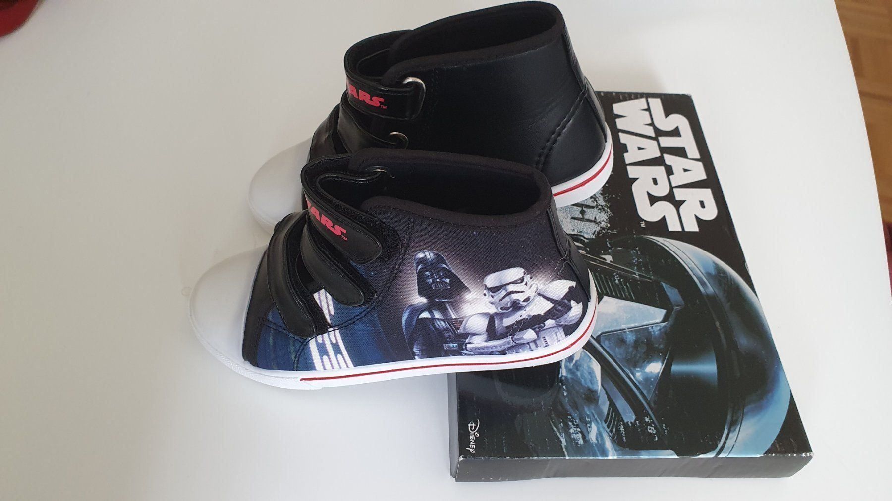 Chaussures garçon: Chaussures starwars pointure 32 – Neuf avec emballage d'origine à Prilly par RoDyRe 4