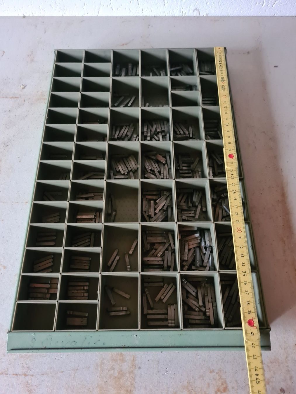 Tutti gli attrezzi: Bleisatz Buchstaben Letterpress Chevalier 9 – Usato da Escholzmatt venduto da FuyuIgloo 1