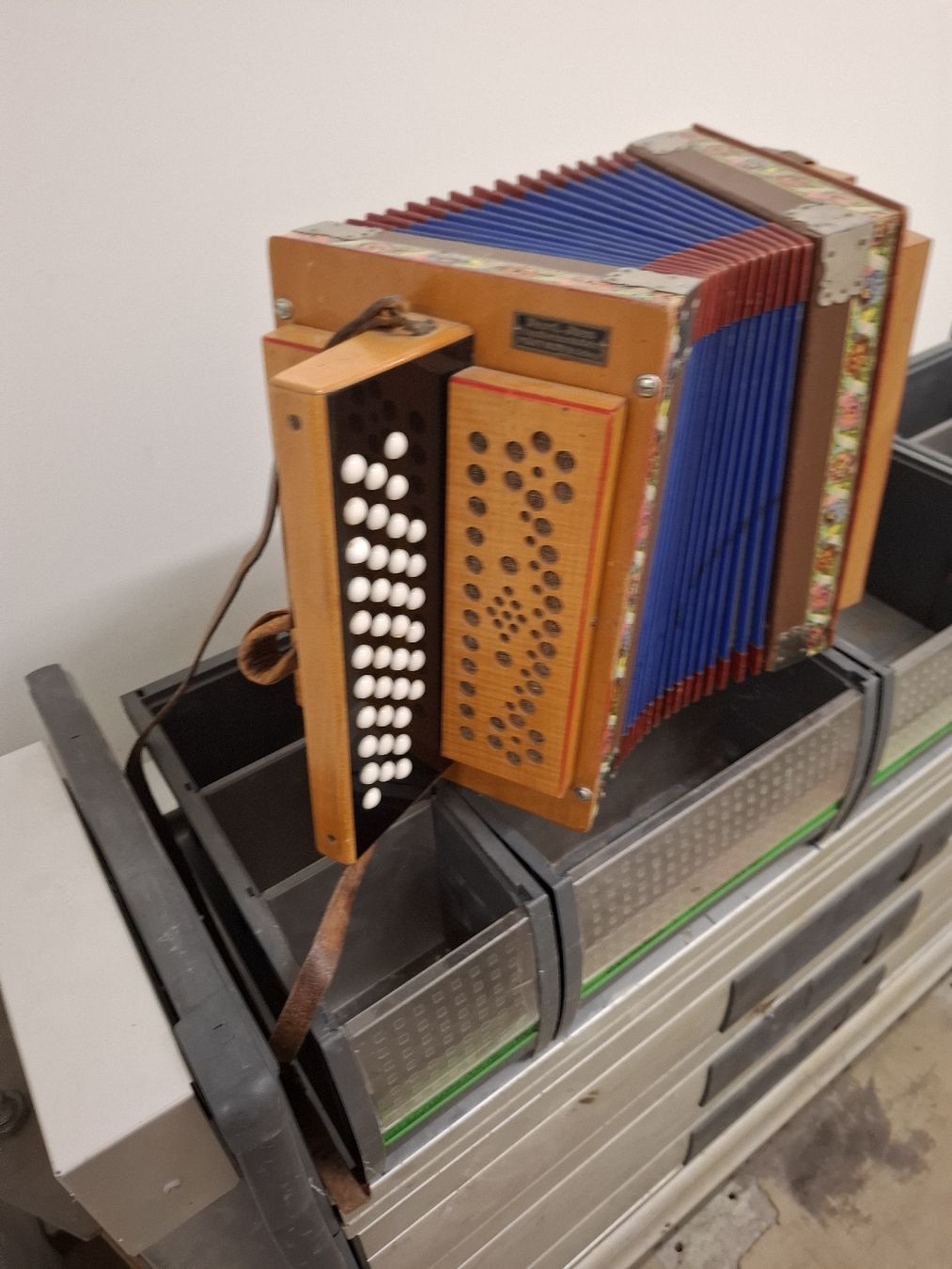 Musikinstrumente: iten orgeli – Gebraucht aus Villeneuve von BibiVintage