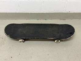 Skateboard K-Marke bunt mit Motiv gebrauchter Zustand