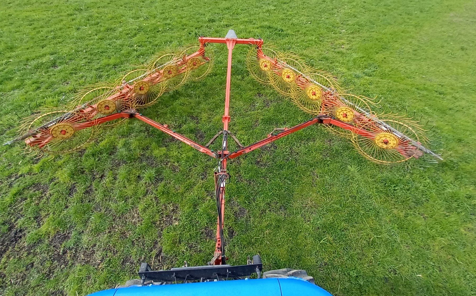 Raccolta foraggio grezzo: Sternradrechen Tonutti Raptor V10 – Usato da Oberriet venduto da Claudia3733