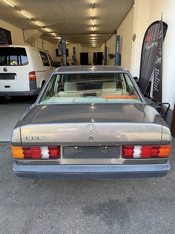Autos: Mercedes-Benz 190E 2.0 Automat – Gebraucht aus Münchwilen AG von Vinnis 3