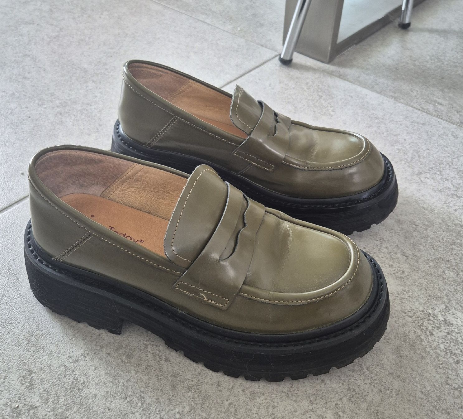 Damenschuhe: Mocassins en cuir vert olive, taille 38 – Neu (gemäss Beschreibung) aus Sion von nat_xz7y