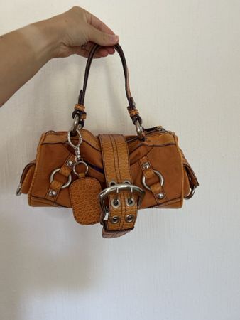Borsa a mano arancione con portafoglio abbinato - GUESS