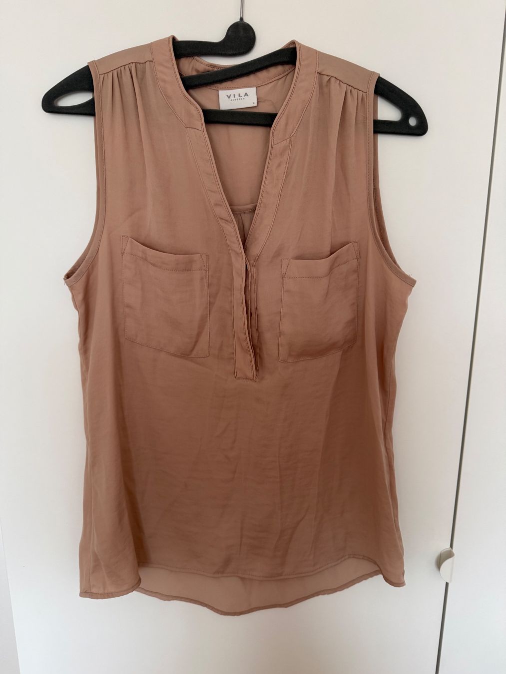 Vila Camicette: Vila Bluse ärmellos beige Groesse S – Usato da Nänikon venduto da tob_g7dm