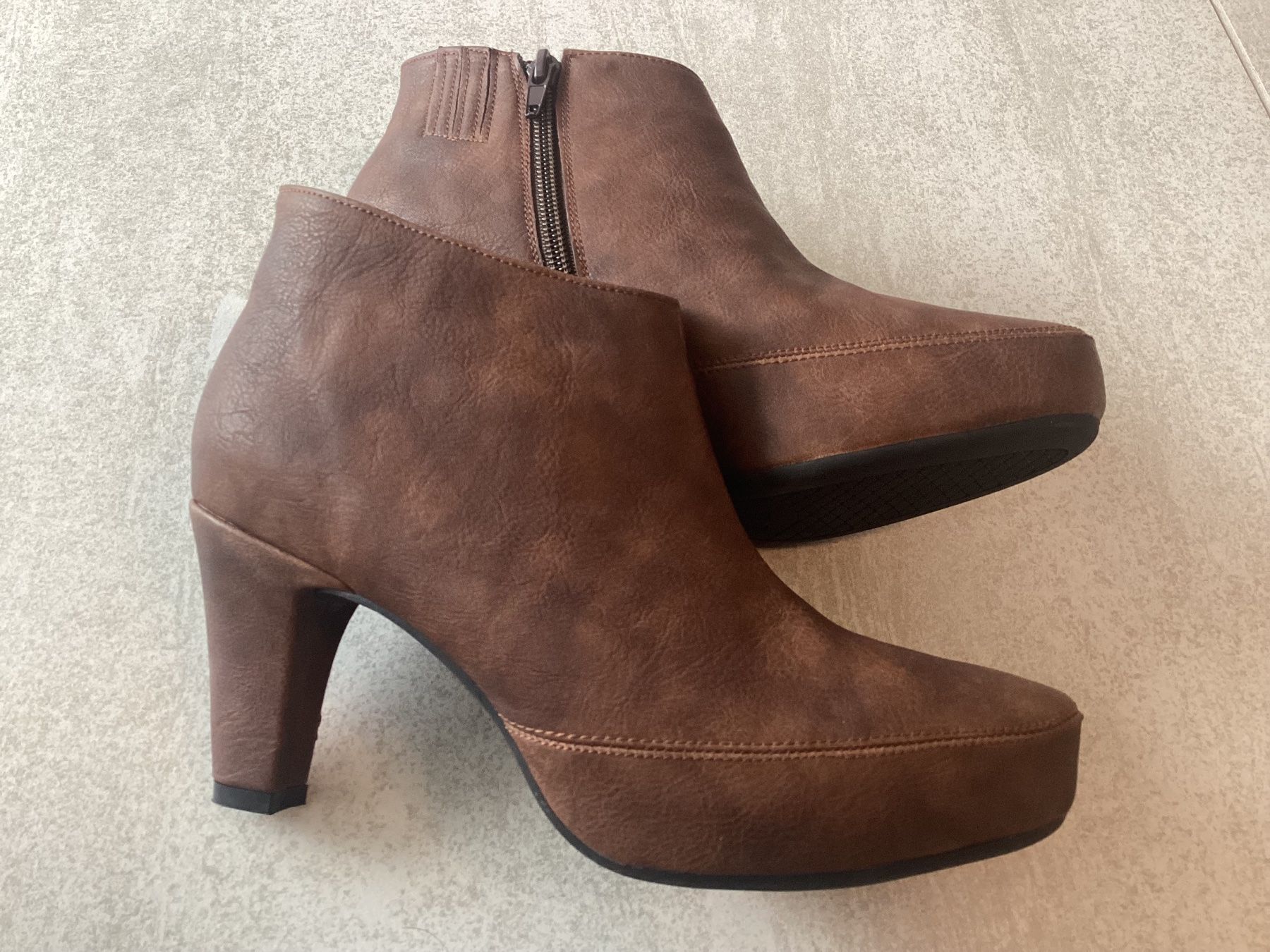 Scarpe da donna: Stiefeletten mit Plateauabsatz Gr. 37 / NEU – Nuovo (secondo la descrizione) da Riehen venduto da Bibo 1