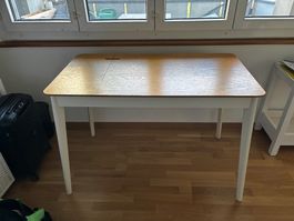 Schreibtisch