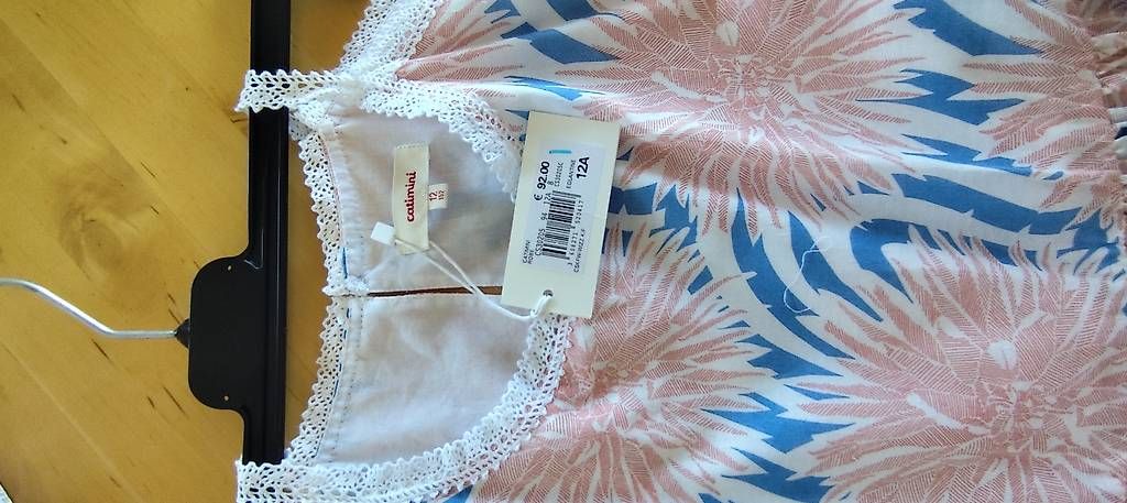 Robes: Robe  – Neuf avec emballage d'origine à Lausanne par vri_jmb8 1