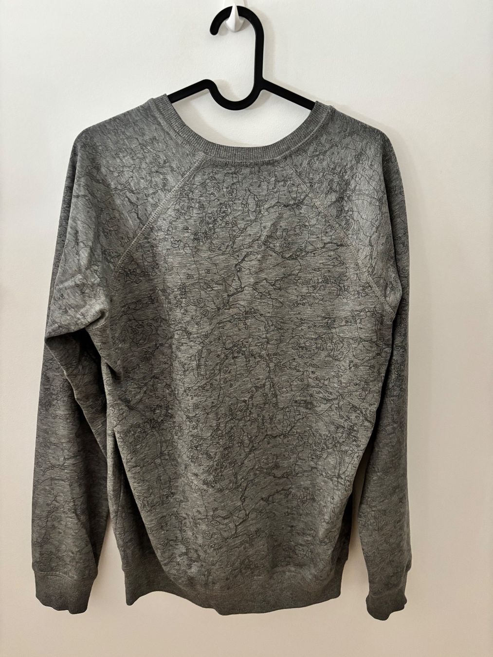 Maglioni & Felpe: Sweatshirt gris motif cartographique taille M – Usato da Bulle venduto da lfr_gfx8 1