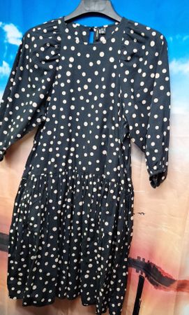 Elegantes Kleid mit Punkten Gr. M