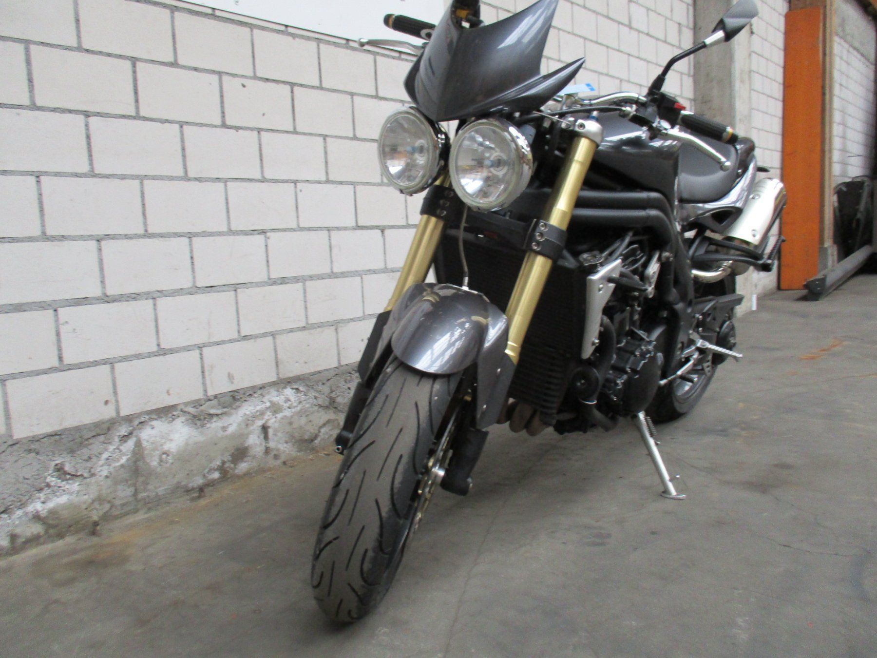 Triumph Strada: Triumph speed triple 1050 – Usato da Seon venduto da zomahandel