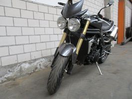 Triumph speed triple 1050