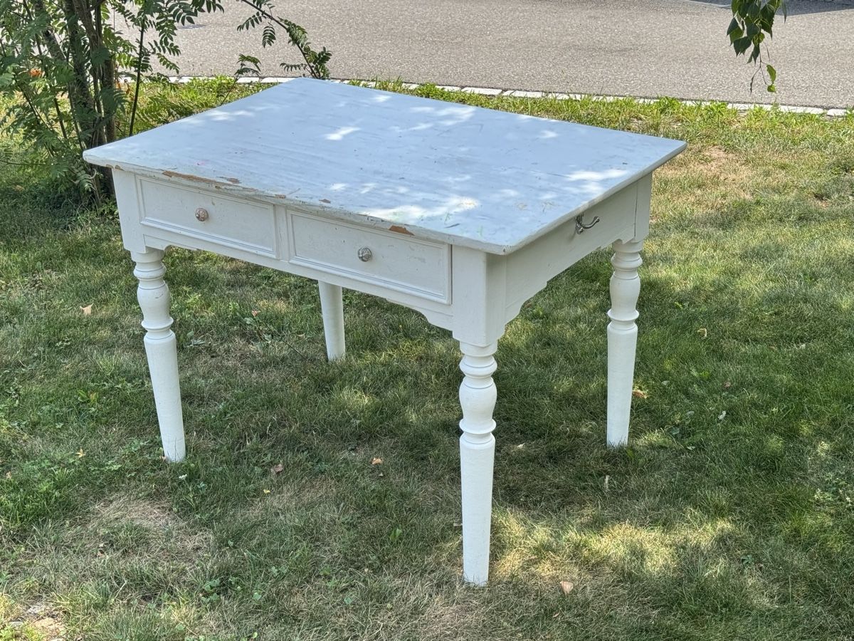 Schreibtische: Schreibtisch mit Schubladen – Gebraucht aus Dietikon von MaBe03