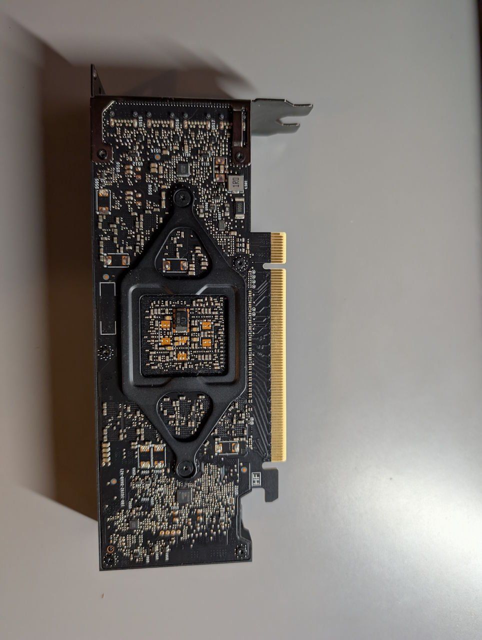 Nvidia Cartes graphiques: NVIDIA RTX A2000 (6GB) – Défectueux à Fräschels par pal_5tlg 4
