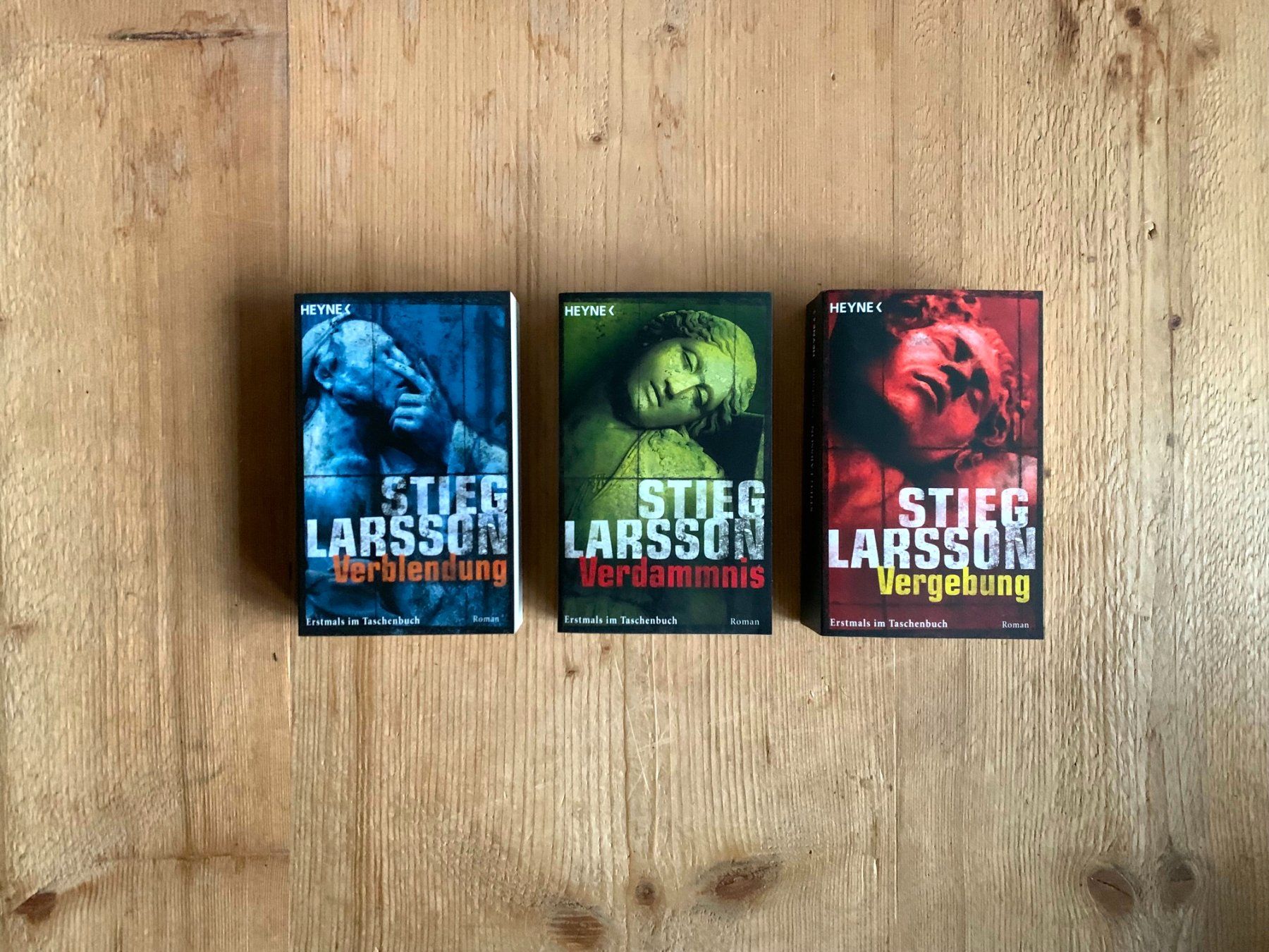 Libri: Die Millennium-Trilogie – Stieg Larsson – Nuovo (secondo la descrizione) da Giswil venduto da tschitschikow