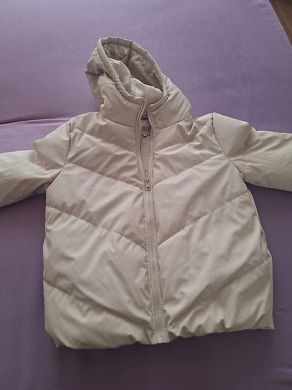Giacche: Neue Winterjacke Marke Only, schwarz, beige – Usato da Düdingen venduto da san_kf2l