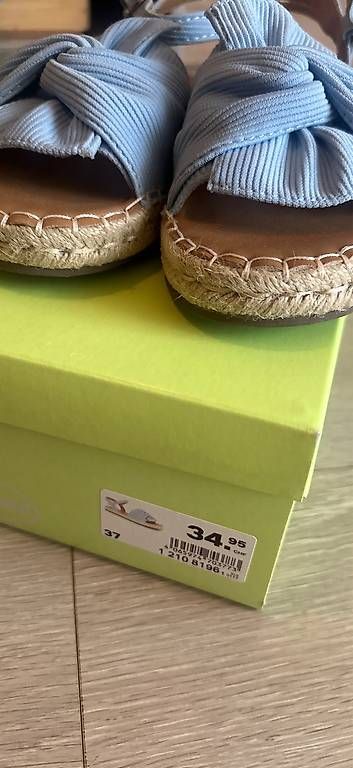 Chaussures femmes: Sandalettes neuves bleu ciel – D'occasion à Grand-Lancy par ssa_k59z 1