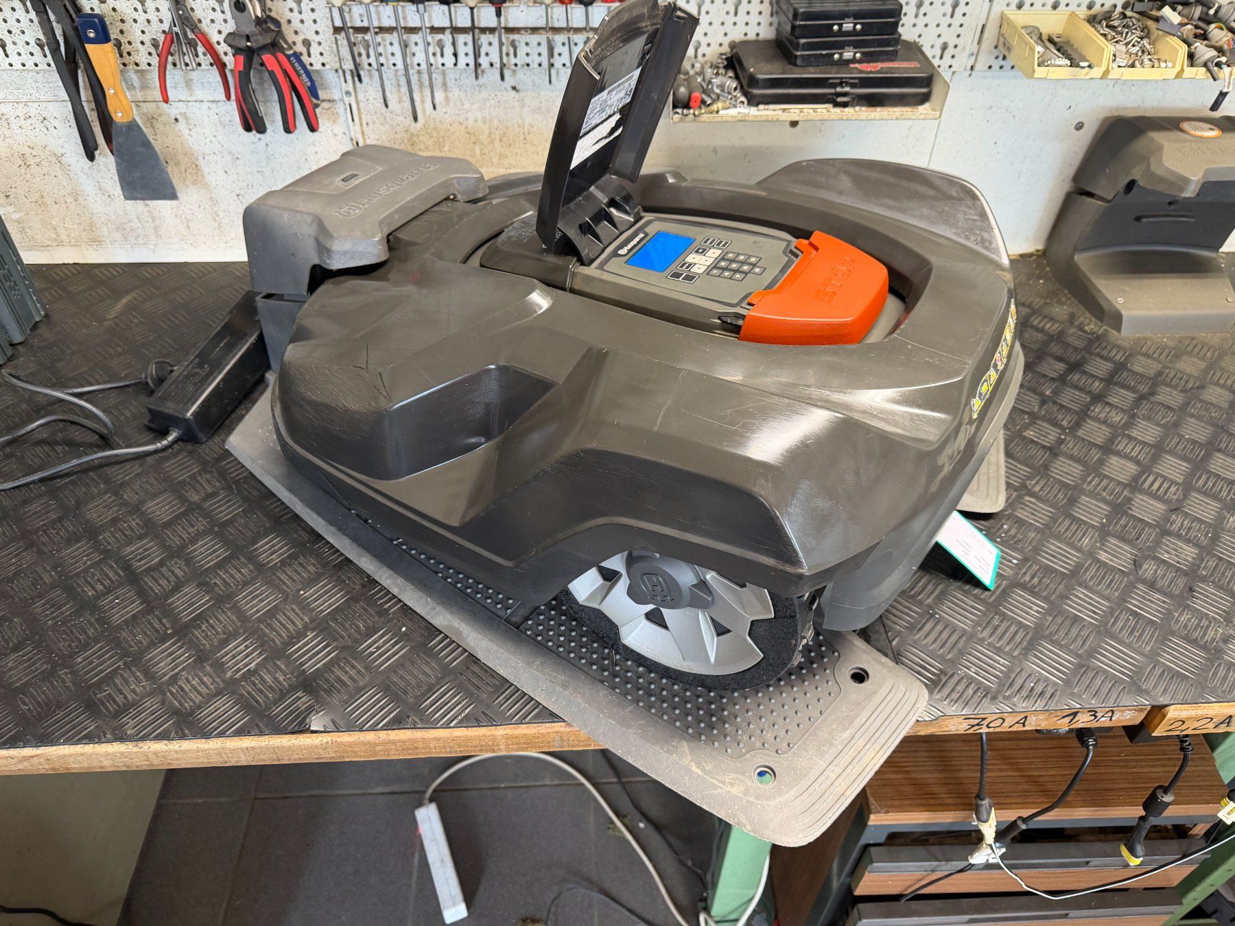Husqvarna Tagliaerba: Husqvarna Automower 330X test OK – Usato da Crissier venduto da Chollet_SA