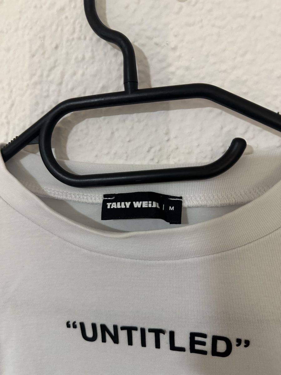 T-shirt: Untitled T-shirt – Nuovo (secondo la descrizione) da Wattwil venduto da betsar.13 1